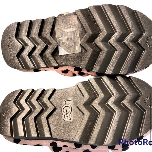 Brand New Ugg slippers - Picture 4 of 4